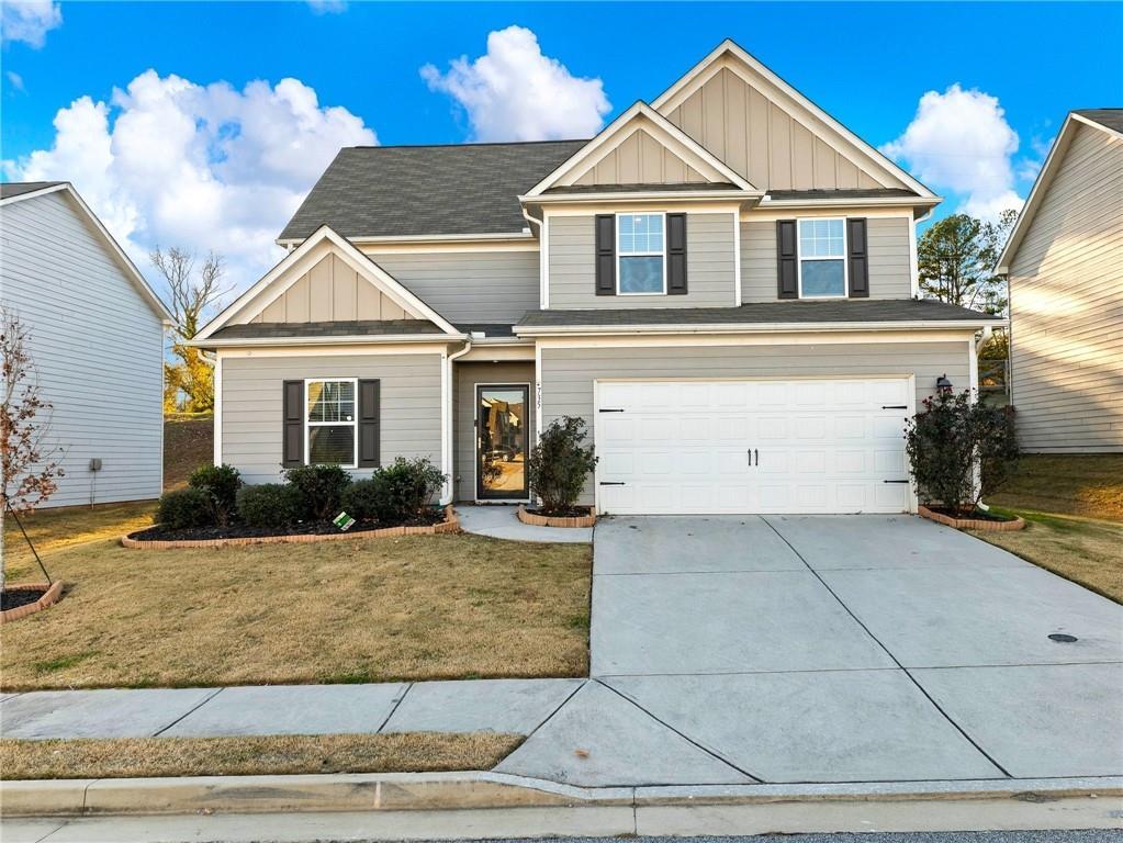 craftsman-style house with a garage and a front lawn