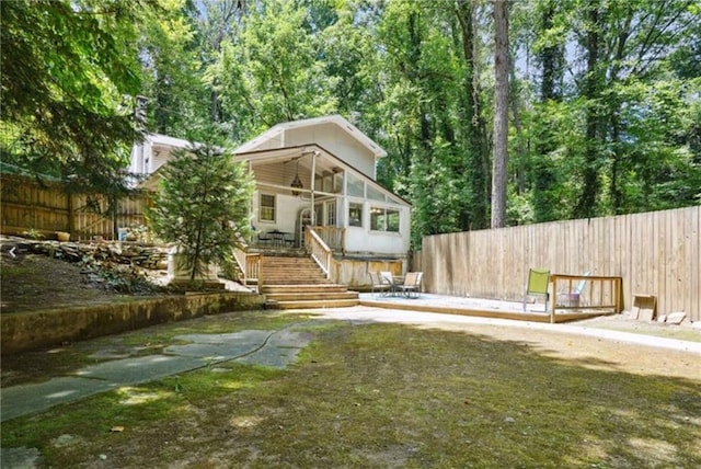 view of yard featuring a patio