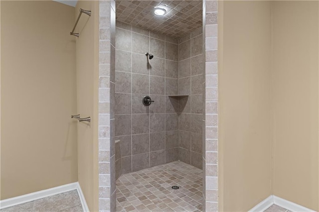 bathroom featuring a tile shower