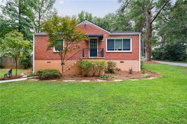 view of front of house featuring a front yard