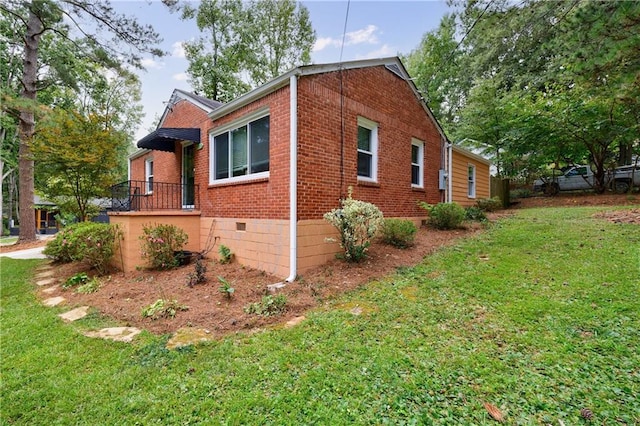 view of side of home featuring a lawn