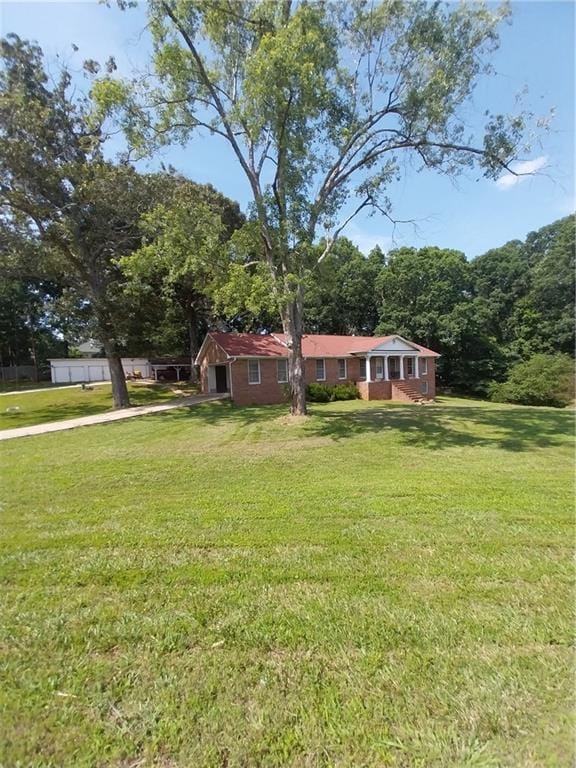 6005 Hendrix Rd, Cumming, GA 30040 - single story home featuring driveway and a front yard