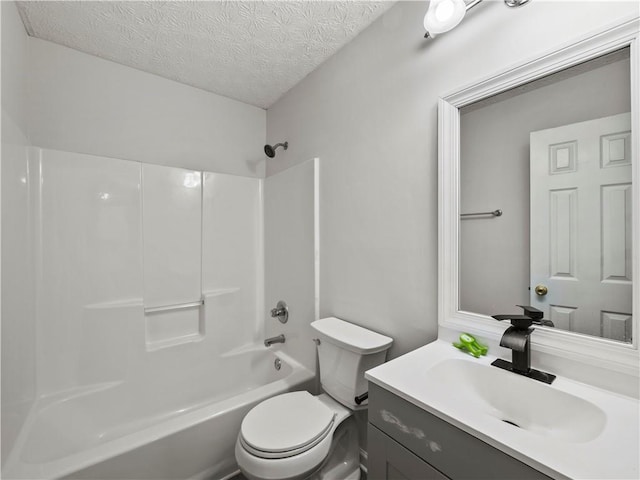 205 Crooked Pine Trl, Baldwin, GA 30511 - bathroom featuring vanity, tub / shower combination, toilet, and a textured ceiling