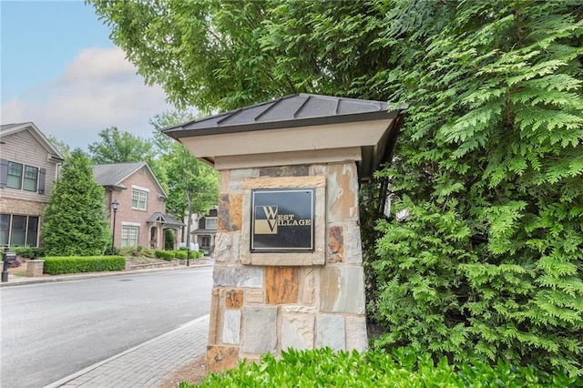 view of community / neighborhood sign