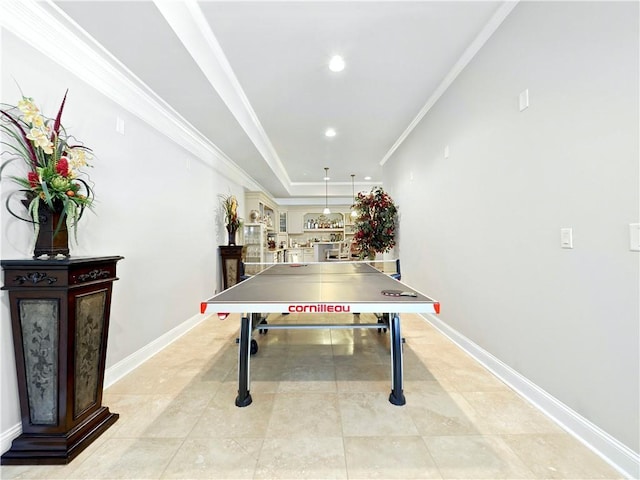 recreation room with crown molding, recessed lighting, and baseboards