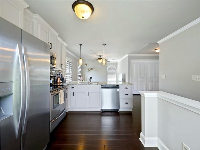 kitchen featuring a peninsula, ceiling fan, dark wood-style floors, a sink, and appliances with stainless steel finishes