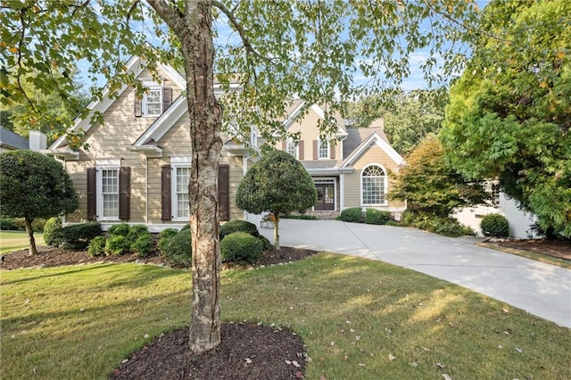 view of property featuring a front yard