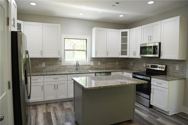 107 Church St SE, Ranger, GA 30734 - kitchen featuring dark wood-style flooring, stainless steel appliances, visible vents, and a sink