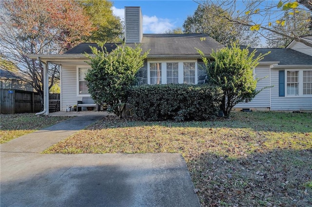 view of front of property with a front yard