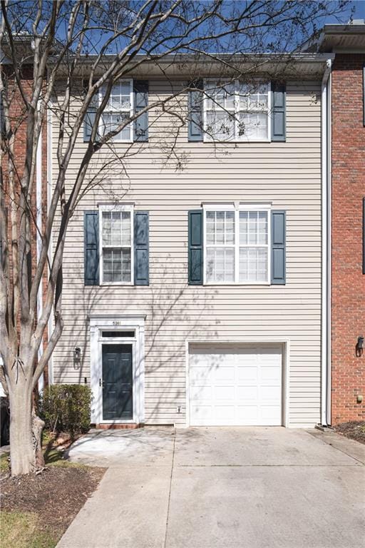 view of front facade featuring driveway and an attached garage