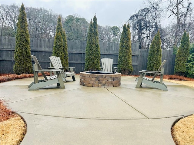 view of patio with an outdoor fire pit