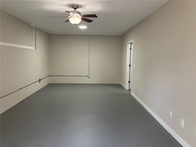 unfurnished room featuring concrete floors and ceiling fan