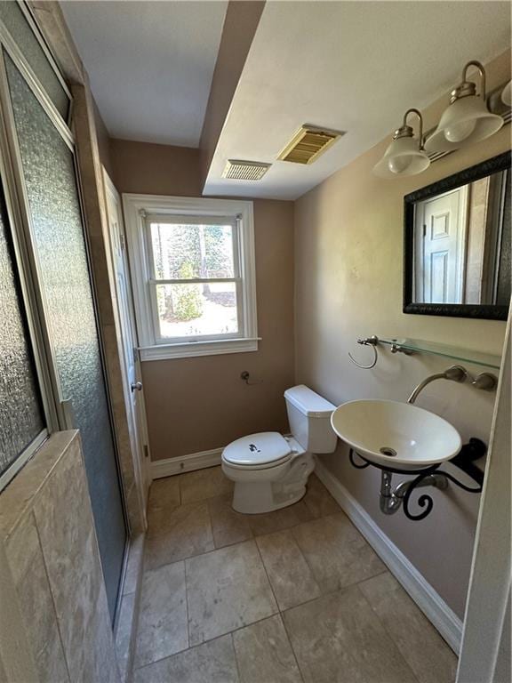 full bath with visible vents, a stall shower, toilet, and baseboards