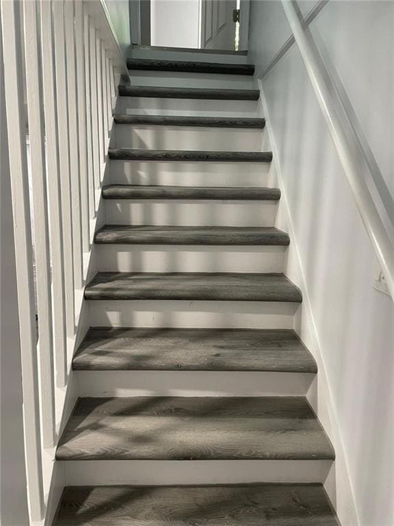 257 E Simon Ter NW, Atlanta, GA 30318 - view of staircase