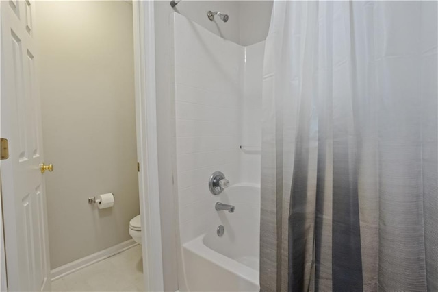 210 Cottonwood Creek Cir, Canton, GA 30114 - bathroom featuring toilet, baseboards, and shower / tub combo
