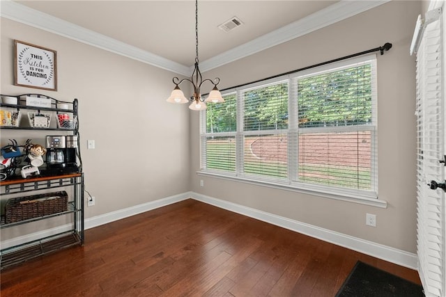 unfurnished dining area with visible vents, ornamental molding, baseboards, and an inviting chandelier