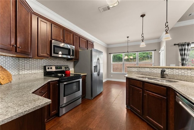 kitchen featuring visible vents, tasteful backsplash, a sink, dark wood finished floors, and appliances with stainless steel finishes