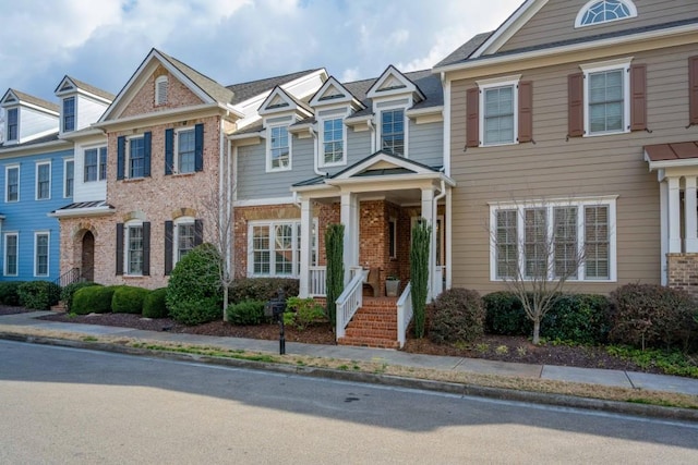 view of front facade featuring brick siding