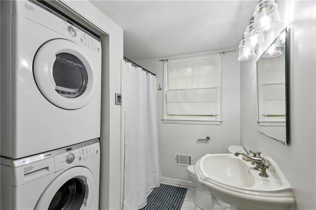 205 Glencourtney Dr, Sandy Springs, GA 30328 - full bathroom with estacked washer and dryer, a sink, toilet, curtained shower, and baseboards