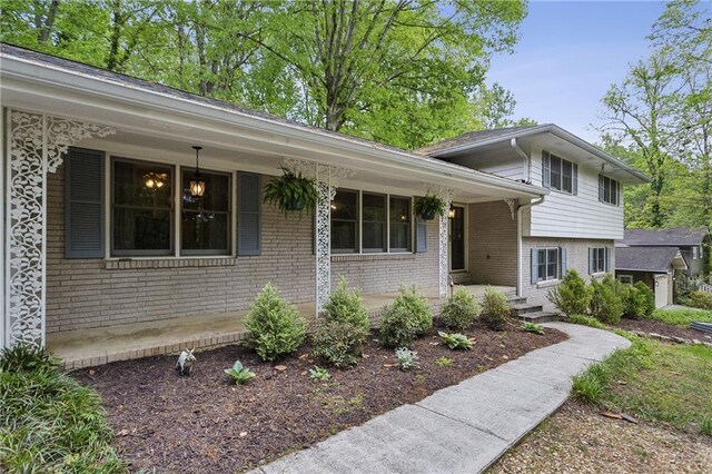 205 Glencourtney Dr, Sandy Springs, GA 30328 - split level home featuring brick siding