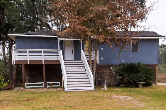 view of front of house with a front lawn