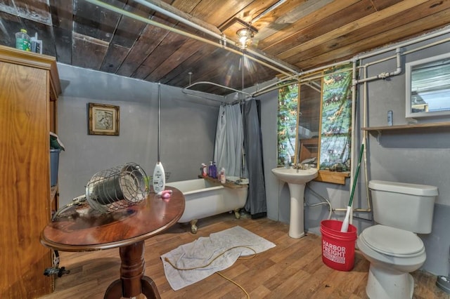 full bathroom featuring shower / bath combo with shower curtain, toilet, a sink, wood finished floors, and wooden ceiling