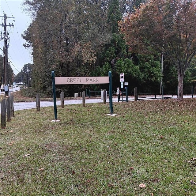 view of community featuring a lawn