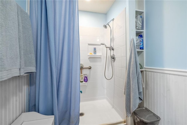 294 Hillcrest Hts, Cornelia, GA 30531 - bathroom featuring a stall shower, toilet, and a wainscoted wall