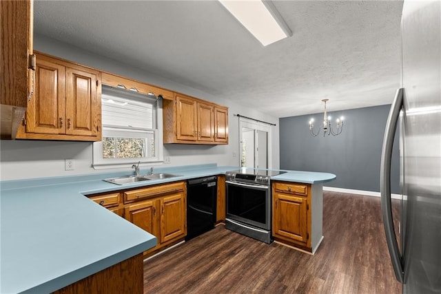 kitchen featuring stainless steel appliances, sink, kitchen peninsula, hanging light fixtures, and a chandelier