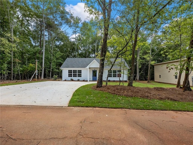 view of front of house featuring driveway