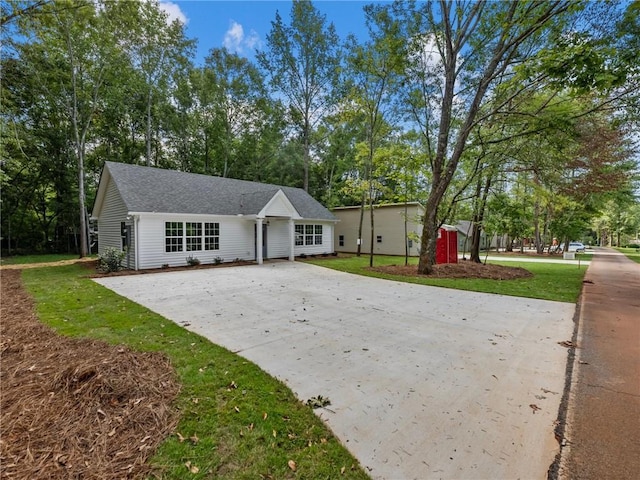 single story home featuring a front yard and concrete driveway