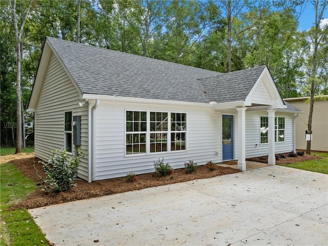 view of front facade featuring a shingled roof