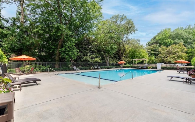 1501 Clairmont Rd Unit 1522, Decatur, GA 30033 - community pool featuring a patio area and view of wooded area