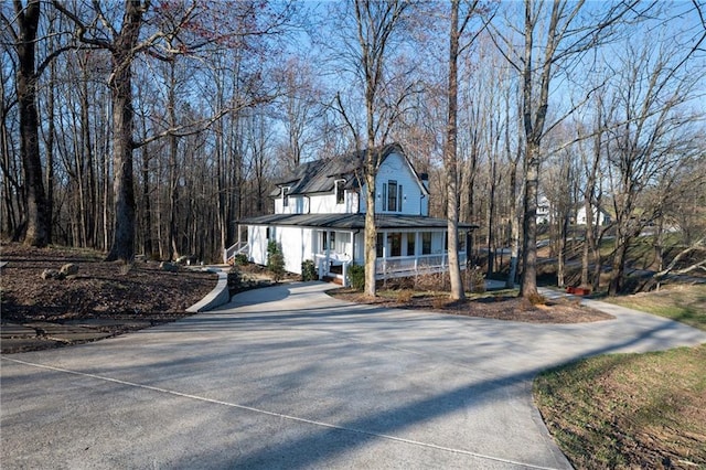 29 Highpoint Ridge Ct, Ellijay, GA 30536 - view of front facade featuring driveway, covered porch, metal roof, and a standing seam roof