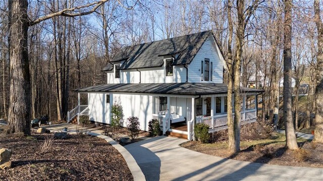 29 Highpoint Ridge Ct, Ellijay, GA 30536 - view of front facade with a porch and roof with shingles