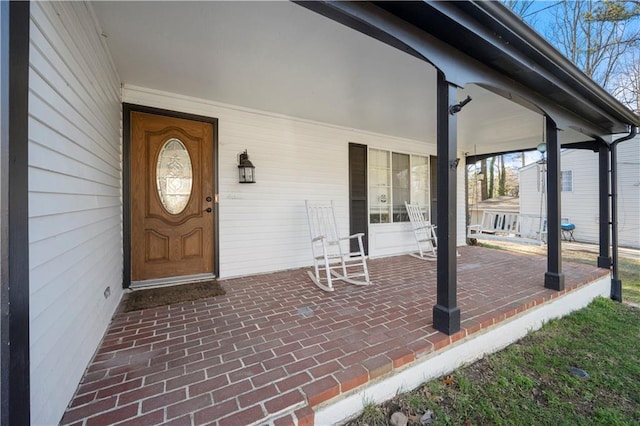 entrance to property featuring a porch