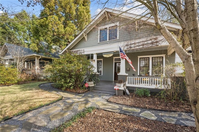 view of front facade with a front lawn and covered porch