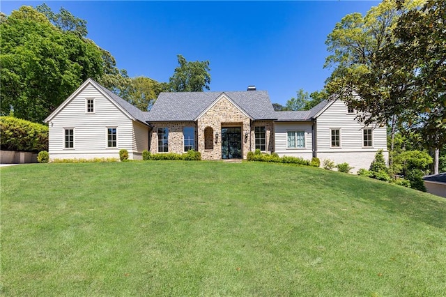 ranch-style home featuring brick siding and a front lawn