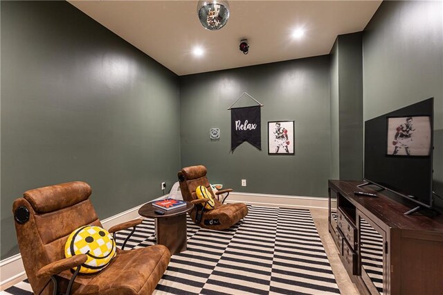 sitting room with recessed lighting and baseboards