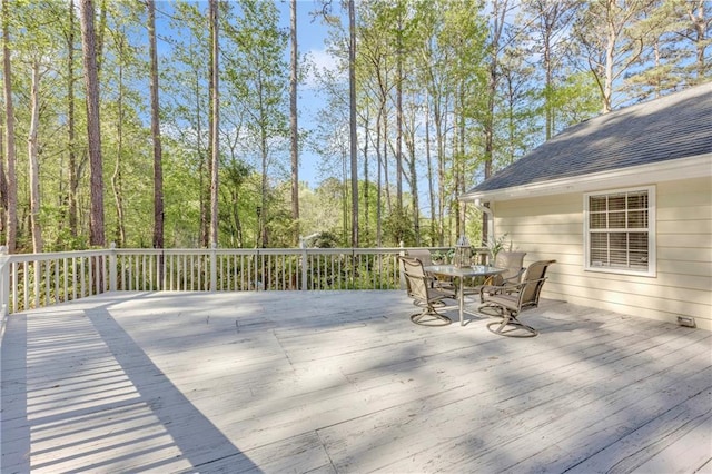 deck with outdoor dining space