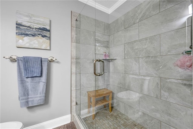 full bathroom featuring a shower stall, crown molding, and toilet