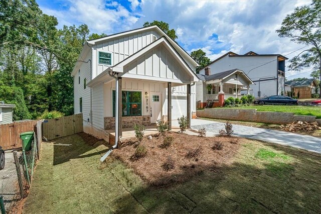 modern farmhouse style home featuring a front lawn and a garage