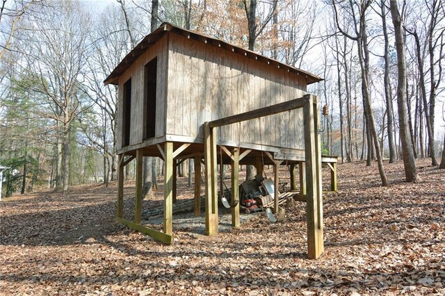 view of outdoor structure