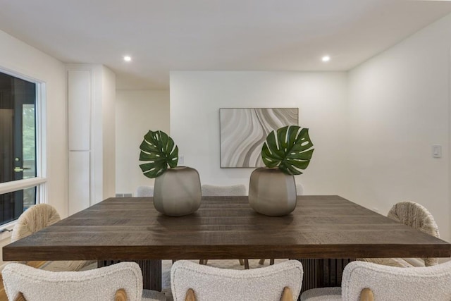dining area with recessed lighting