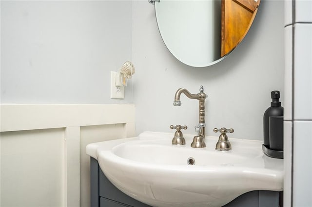 bathroom featuring a sink