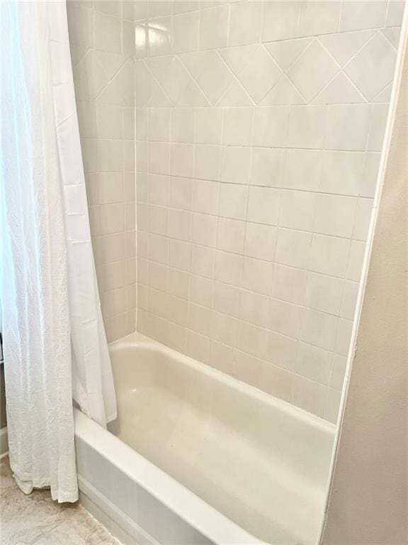 8525 Anchor On Lanier Ct, Gainesville, GA 30506 - full bathroom featuring shower / tub combo