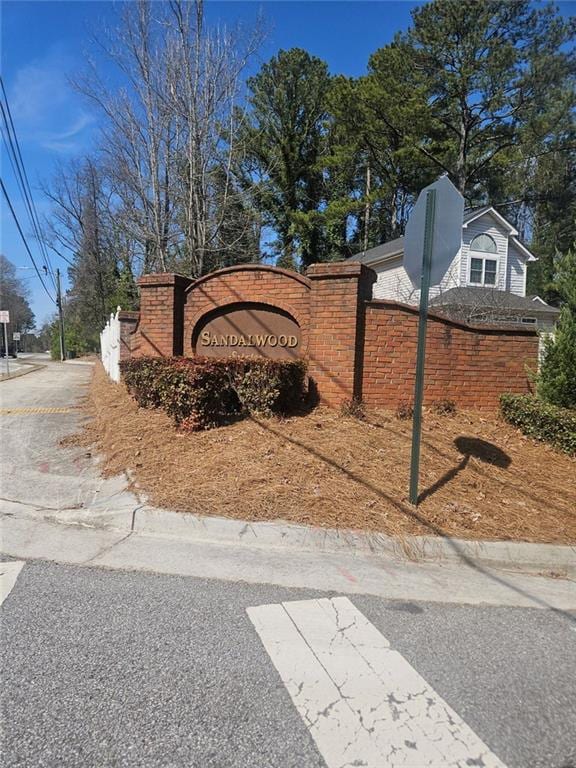 view of community / neighborhood sign