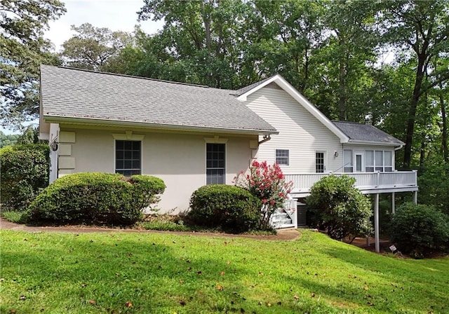 view of front of home with a front yard