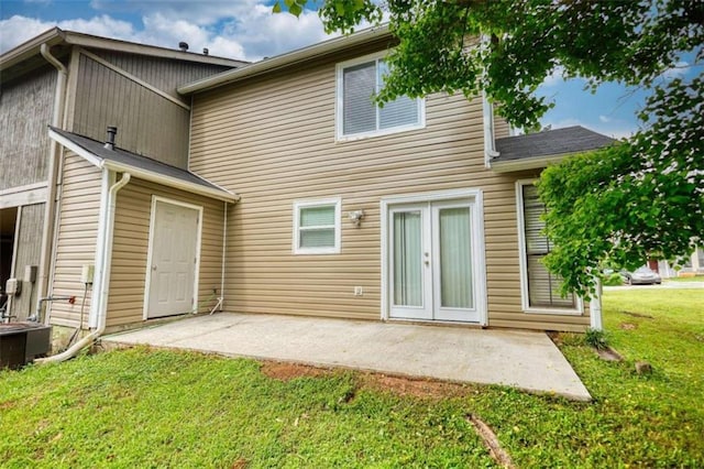 924 Park Gate Pl, Stone Mountain, GA 30083 - rear view of house with a lawn and a patio area