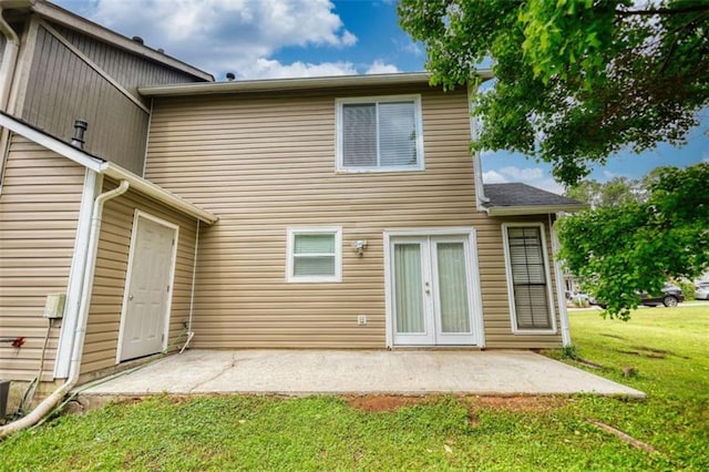 924 Park Gate Pl, Stone Mountain, GA 30083 - rear view of house featuring a yard and a patio area